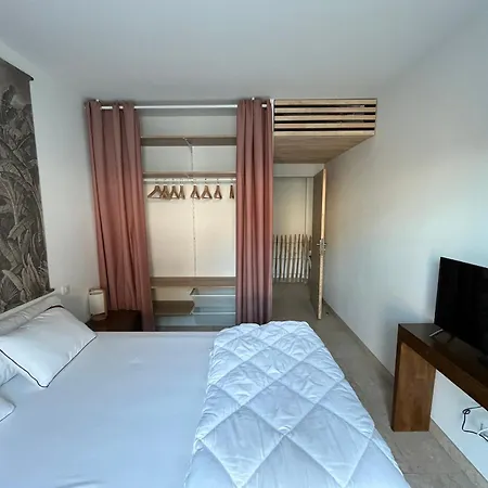 Сasa de vacaciones Confortable Avec Piscine Privee, Terrasse Et Jardin - Fr-1-778-44